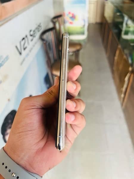 ipxs max pta approved 256gb betry change face i. d of baqi all ok 10-10 3