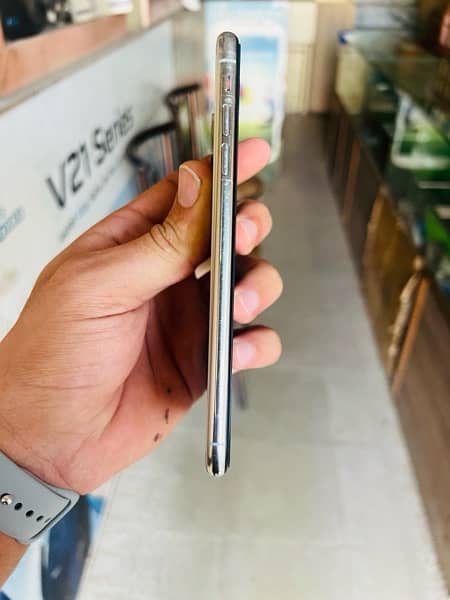 ipxs max pta approved 256gb betry change face i. d of baqi all ok 10-10 5