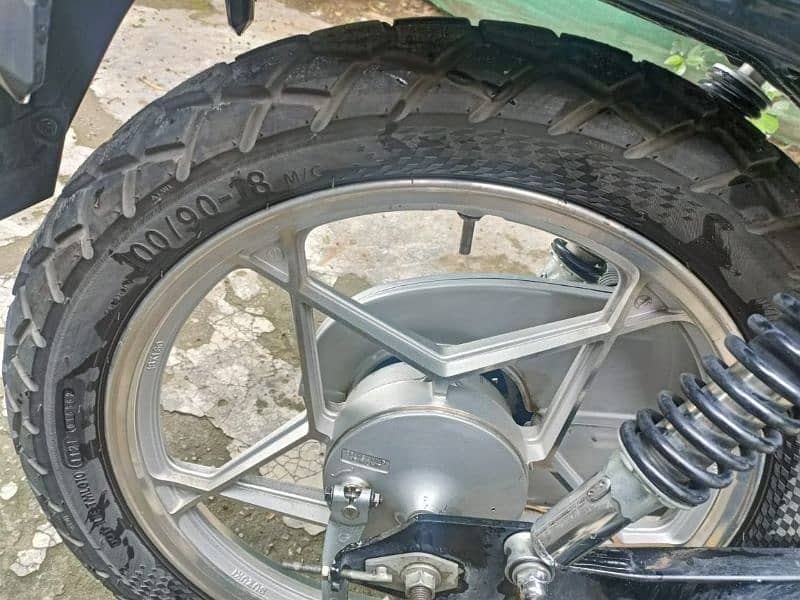 Selling Gs 150 ( Tubeless tire ) negotiable Price 1