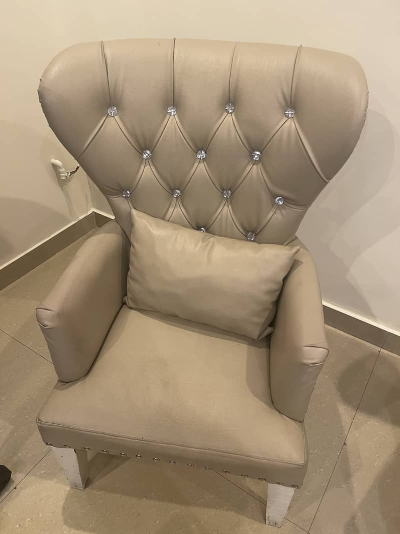 Bedroom Wing chairs for urgent sale 0