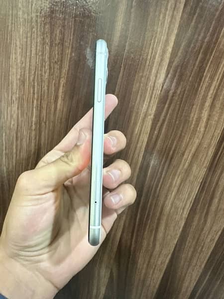 iphone 11 128 gb pta ok water prof only bettery and display genuine 2
