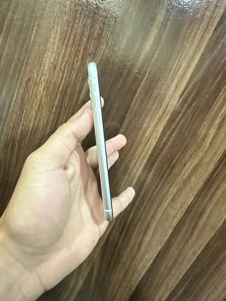 iphone 11 128 gb pta ok water prof only bettery and display genuine 6