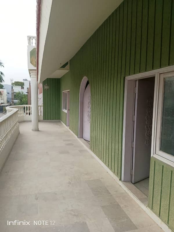 400 Square Yards Triple Storey Bungalow For Sale 9