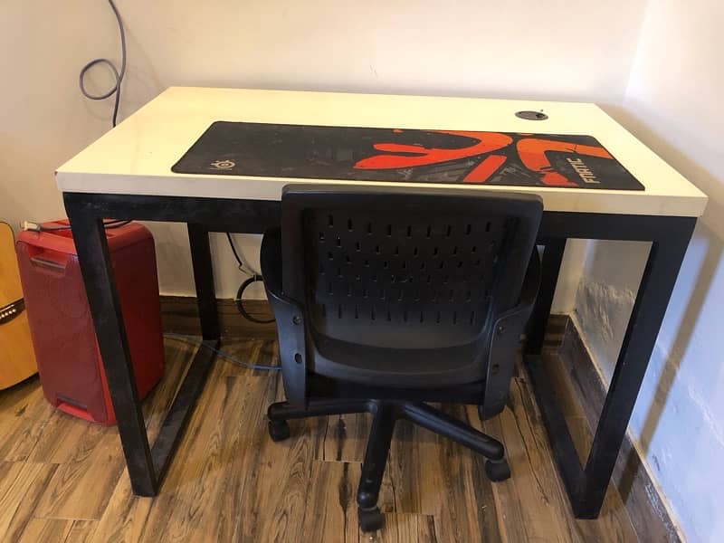 pc table & chair 2