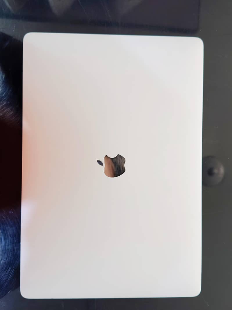 Apple MacBook Pro core i7 like new condition 4