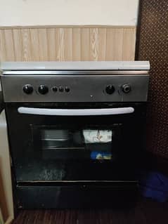 Cooking range with 3 stoves. good condition