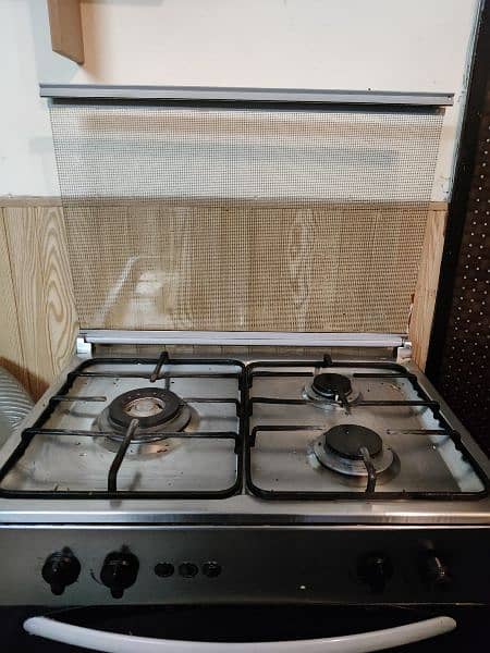 Cooking range with 3 stoves. good condition 3