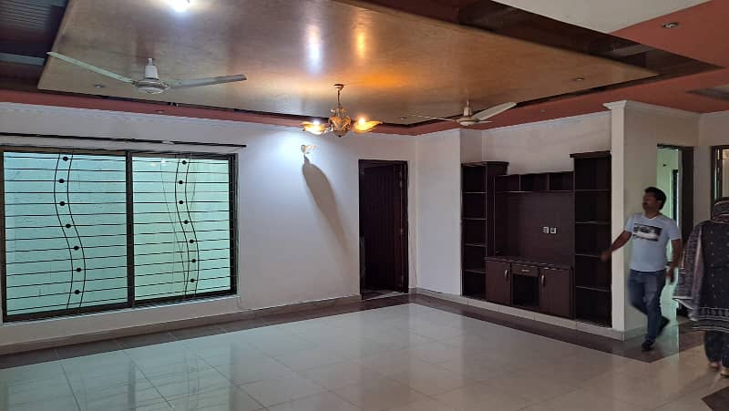 20 marla upper portion for rent in valencia town with 3 bedrooms 5