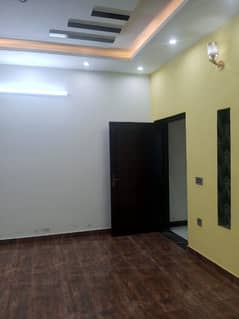 10 MARLA HOT LOCATION HOUSE AVAILABLE FOR RENT IN NAWAB TOWN 0