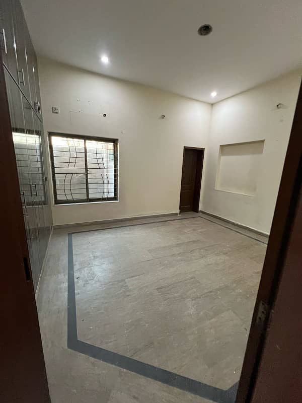 10 MARLA GOOD LOCATION LOWER PORTION AVAILABLE FOR RENT IN NASHEMAN-E-IQBAL PHASE 1 2