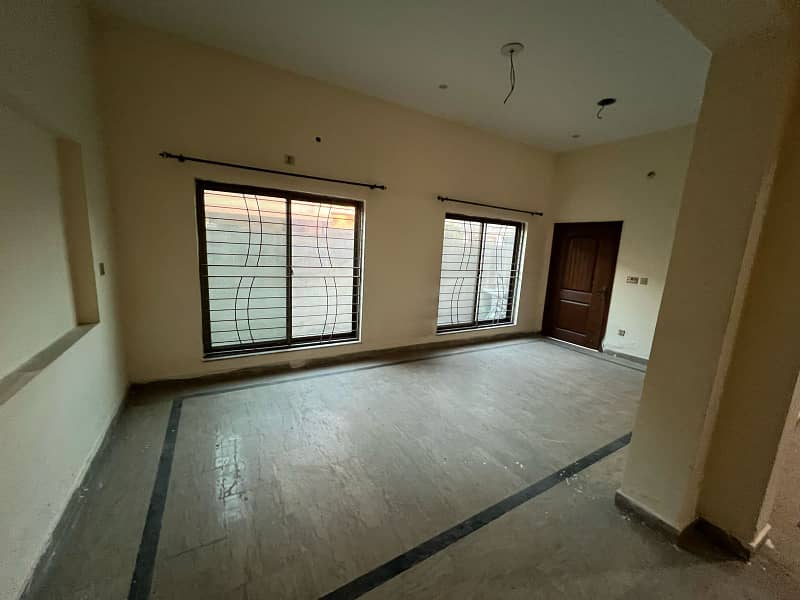10 MARLA GOOD LOCATION LOWER PORTION AVAILABLE FOR RENT IN NASHEMAN-E-IQBAL PHASE 1 0