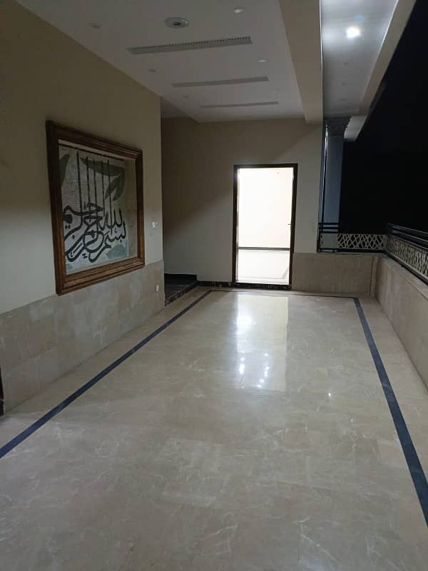 1 KANAL SUPERB LOCATION HOUSE AVAILABLE FOR RENT IN NASHEMAN-E-IQBAL PHASE 1 3
