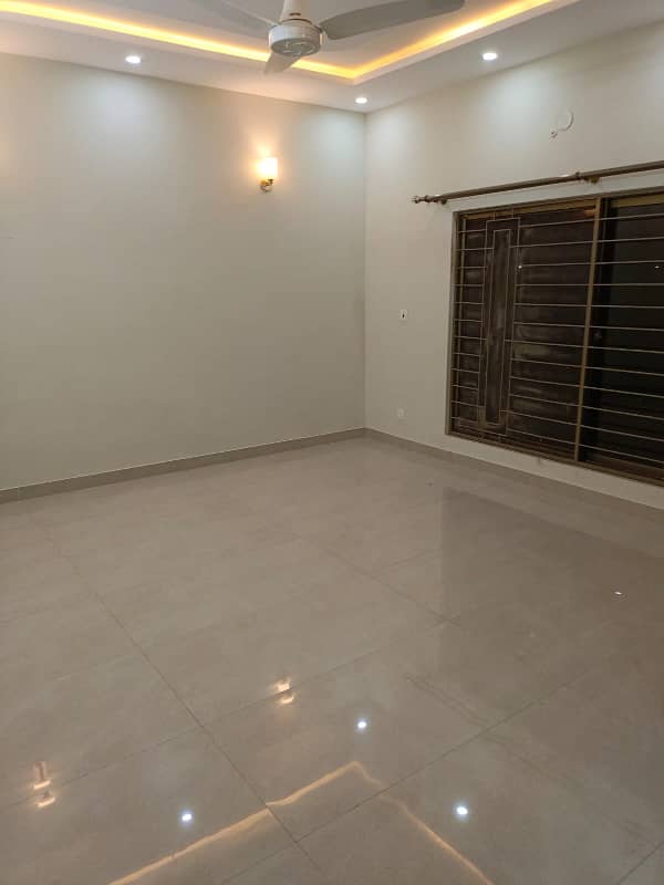 1 KANAL SUPERB LOCATION HOUSE AVAILABLE FOR RENT IN NASHEMAN-E-IQBAL PHASE 1 4