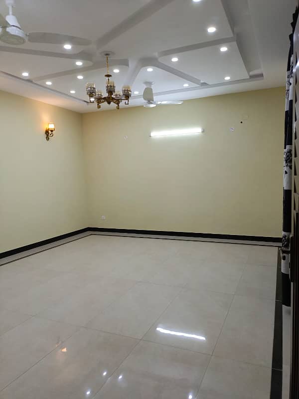 1 KANAL SUPERB LOCATION HOUSE AVAILABLE FOR RENT IN NASHEMAN-E-IQBAL PHASE 1 12