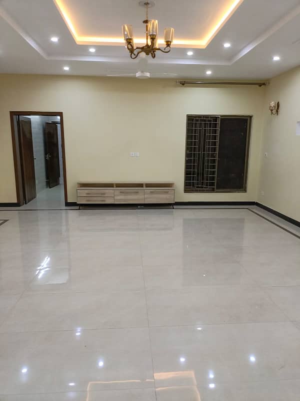 1 KANAL SUPERB LOCATION HOUSE AVAILABLE FOR RENT IN NASHEMAN-E-IQBAL PHASE 1 13