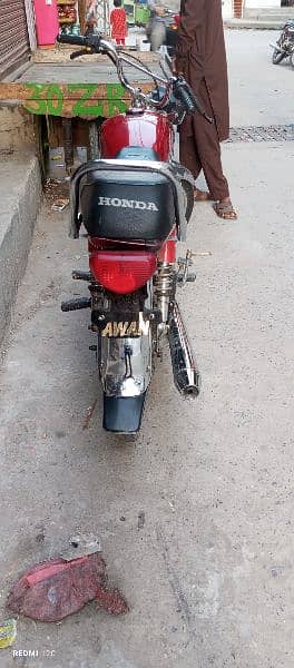 honda 70 ha full ready ha just copy ha bike ke Lahore numbr 2