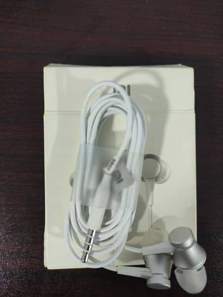 Original Xiaomi Mi In-Ear Headphones Basic - White 1
