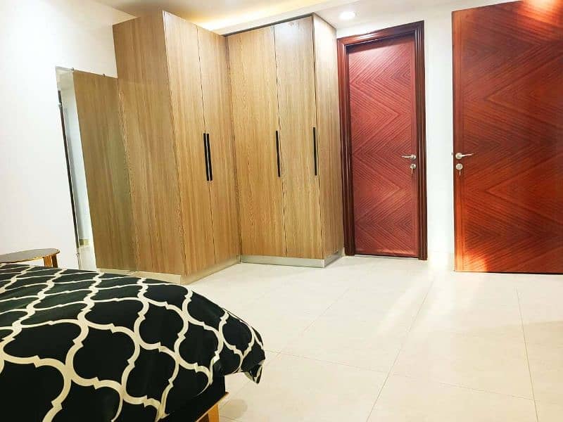 One bedroom Apartment daily basis in Gold Crest Mall 9