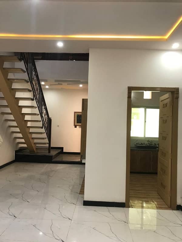 Prime Location House In Jhang Road Sized 5 Marla Is Available 1