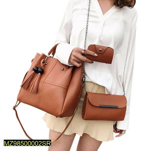 •  Material: PU Leather
•  Pattern: Plain
•  No. Of Pieces: 3 Pcs 1