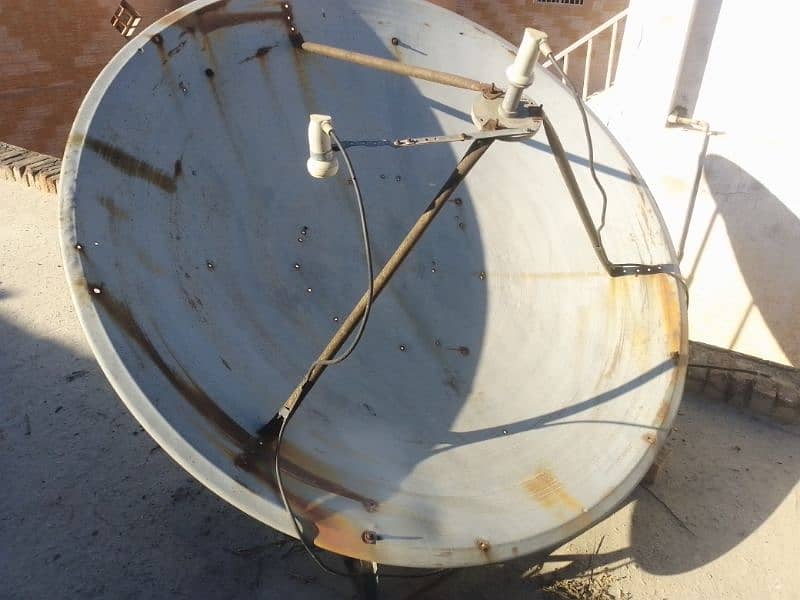 I'm selling 6feet dish antena with two star gold LNB 1