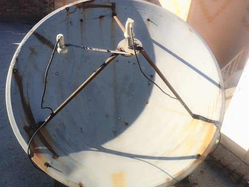 I'm selling 6feet dish antena with two star gold LNB 3