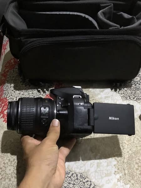 Nikon D5200 cam with 18-55mm lens 4