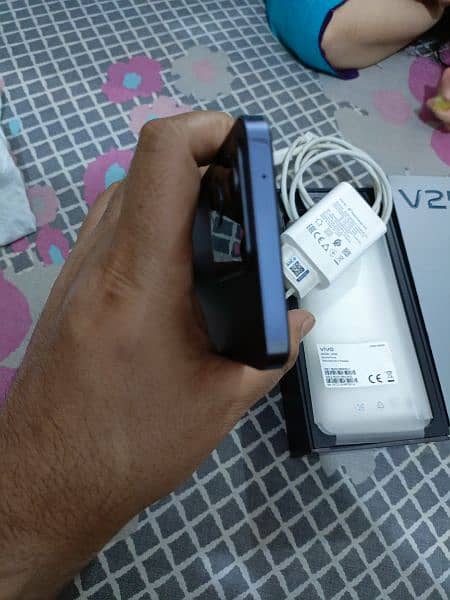 Vivo V25 with box 6
