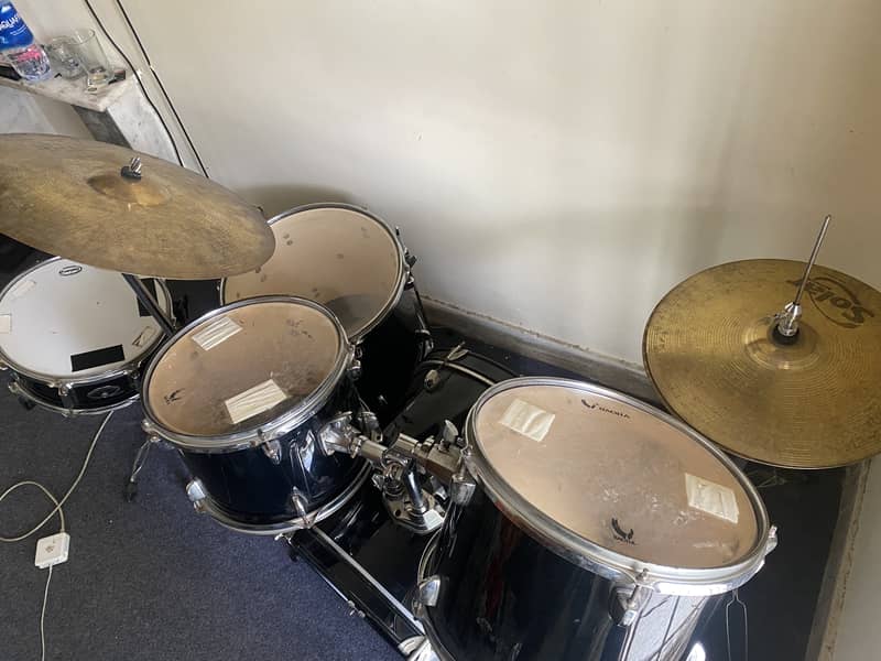 Acoustic Drum Set With 5-piece, hardware & cymbals 1