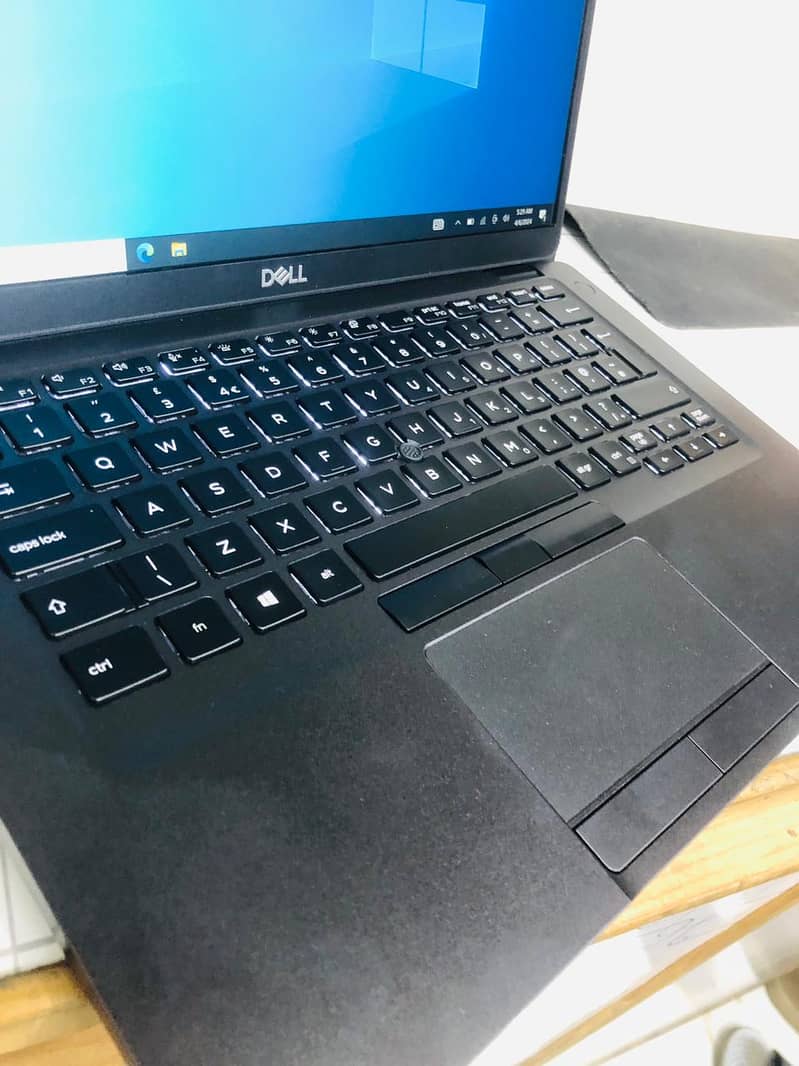 Dell Latitude 5400 Intel Core i5, 8th Gen,14"Led Display Touch Screen 3