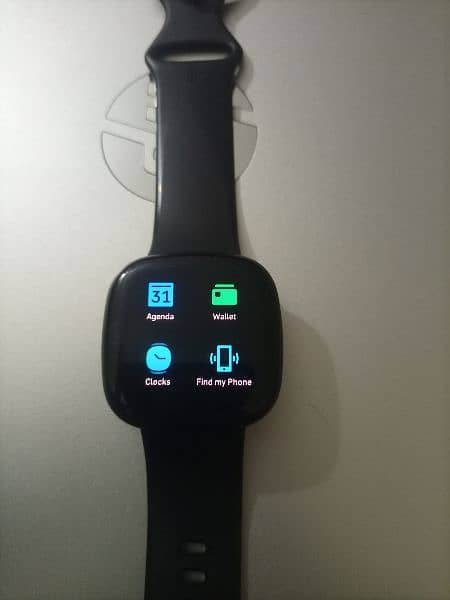Fitbit Versa 3 smartwatch 4