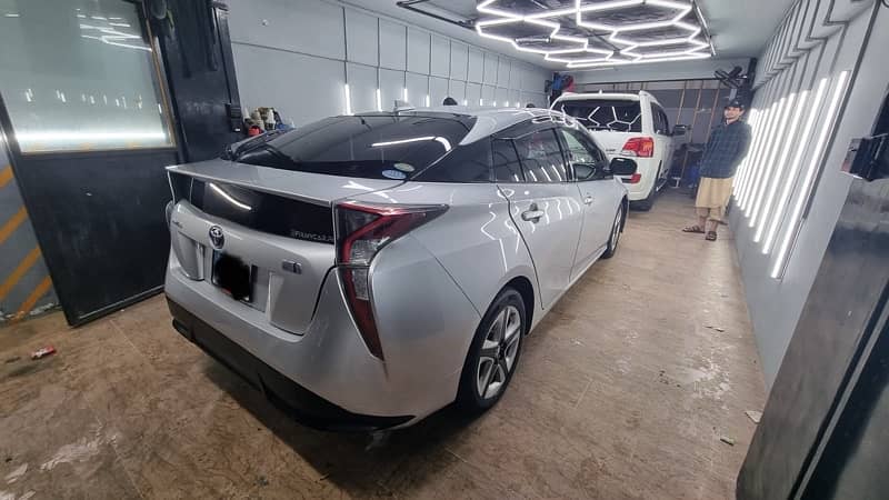 Toyota Prius S selection 2016 6