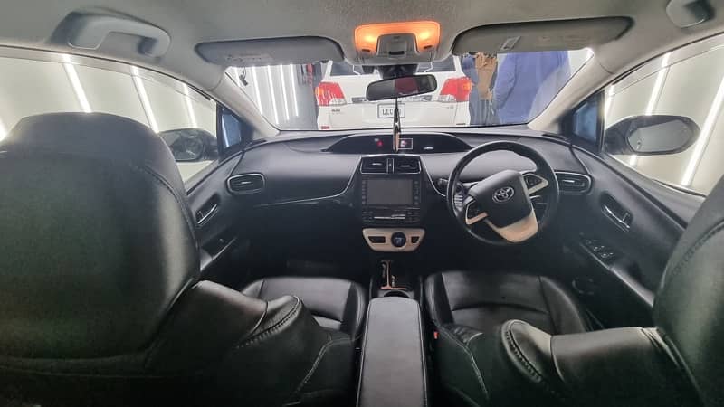 Toyota Prius S selection 2016 8