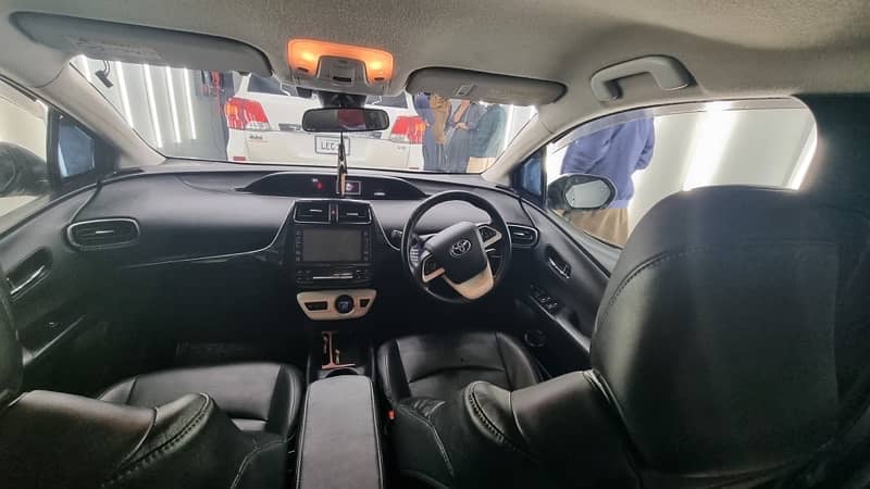 Toyota Prius S selection 2016 14