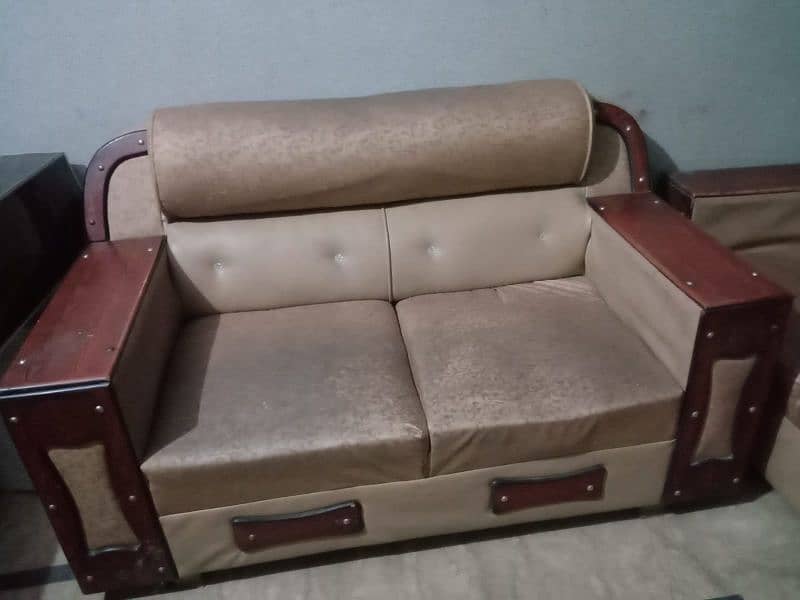 6 seater leather sofa with glass table for urgent sale 2