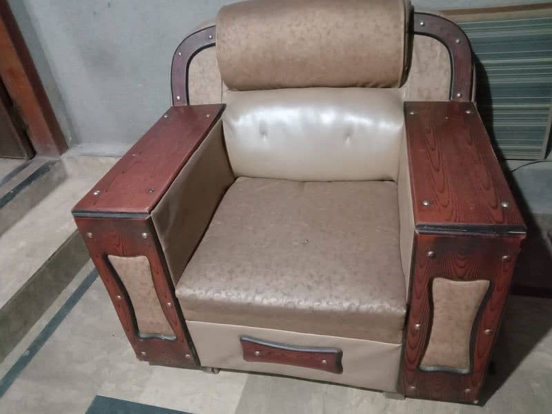 6 seater leather sofa with glass table for urgent sale 4