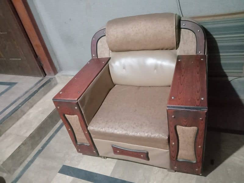 6 seater leather sofa with glass table for urgent sale 5