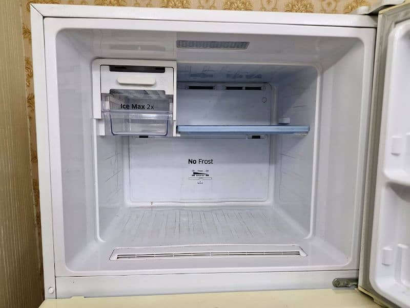 Samsung Refrigerator in new condition for sale 2