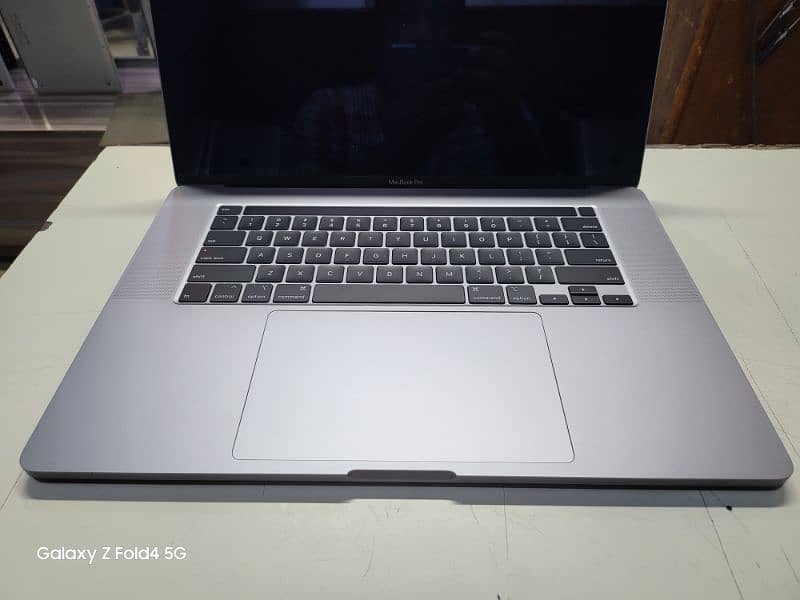 Apple MacBook Pro 2019 16" 2