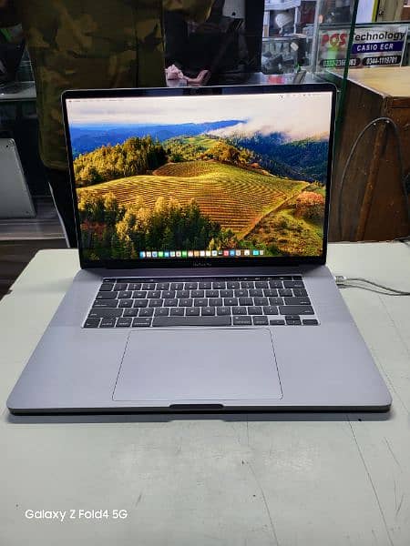 Apple MacBook Pro 2019 16" 4