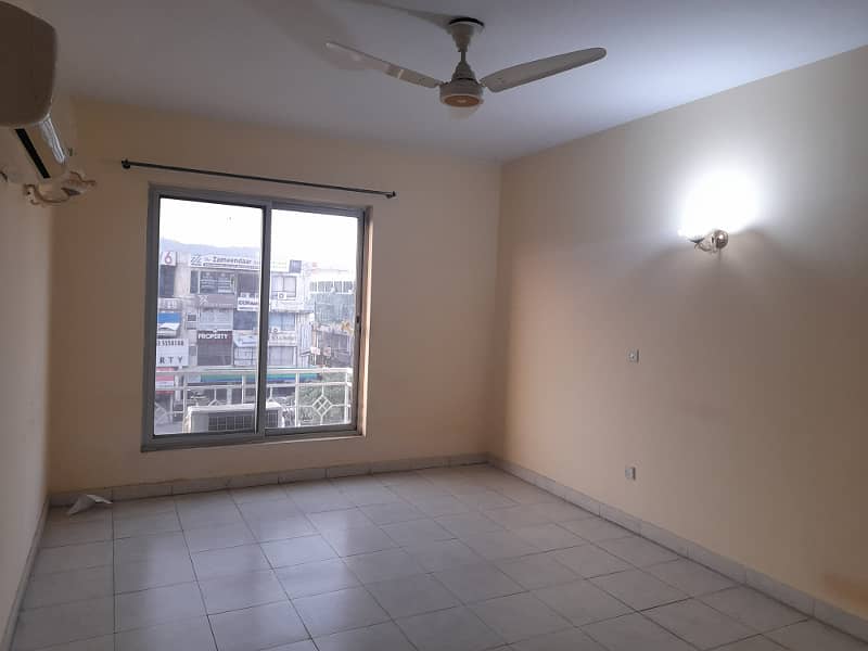 3700 sqft 3 bedroom unfurnished apartment Available for rent in F11 Abu Dhabi Tower 6