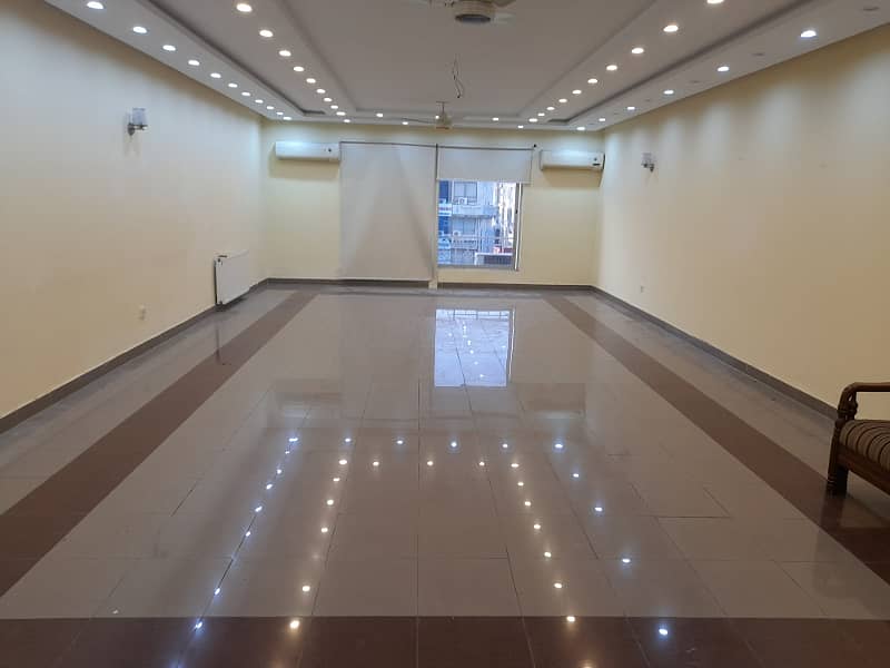 3700 sqft 3 bedroom unfurnished apartment Available for rent in F11 Abu Dhabi Tower 14