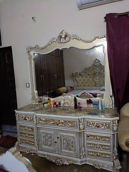 Bed with dressing table and s2 side tablets 0