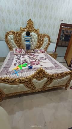 double bed with one side table 0