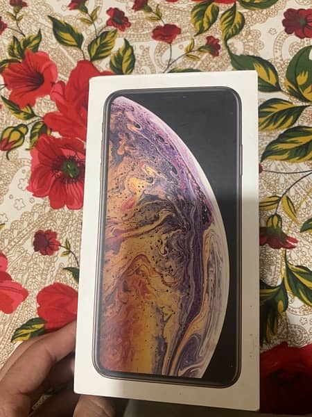 iPhone XS Max gold colour pta approved 10/10 condition 2