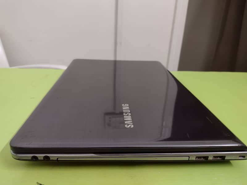 Samsung 15.6 inch Laptop - AMD A8 4500M 1.9GHz 3