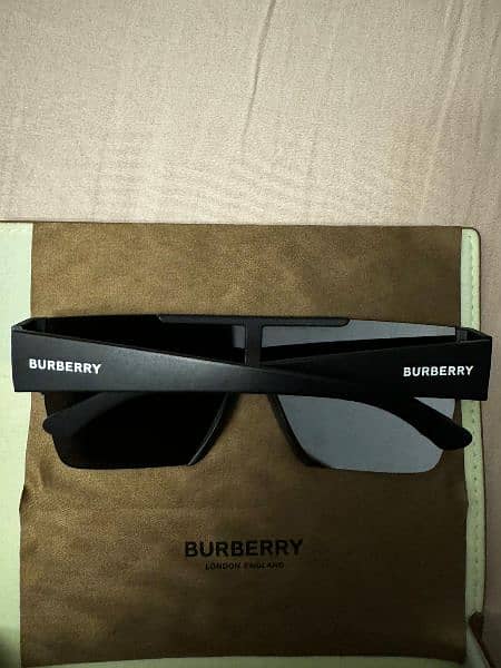 Burberry eyewear Original 3