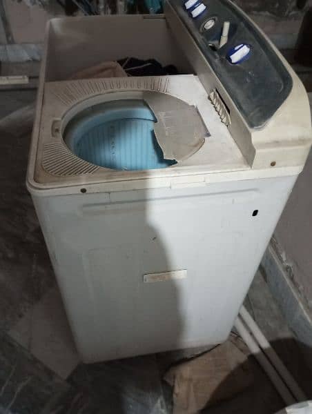manual washing machine with spinner. 0