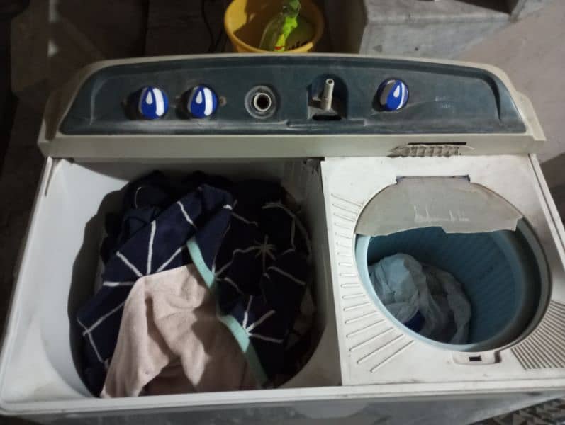 manual washing machine with spinner. 3