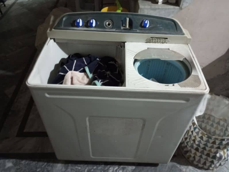 manual washing machine with spinner. 4